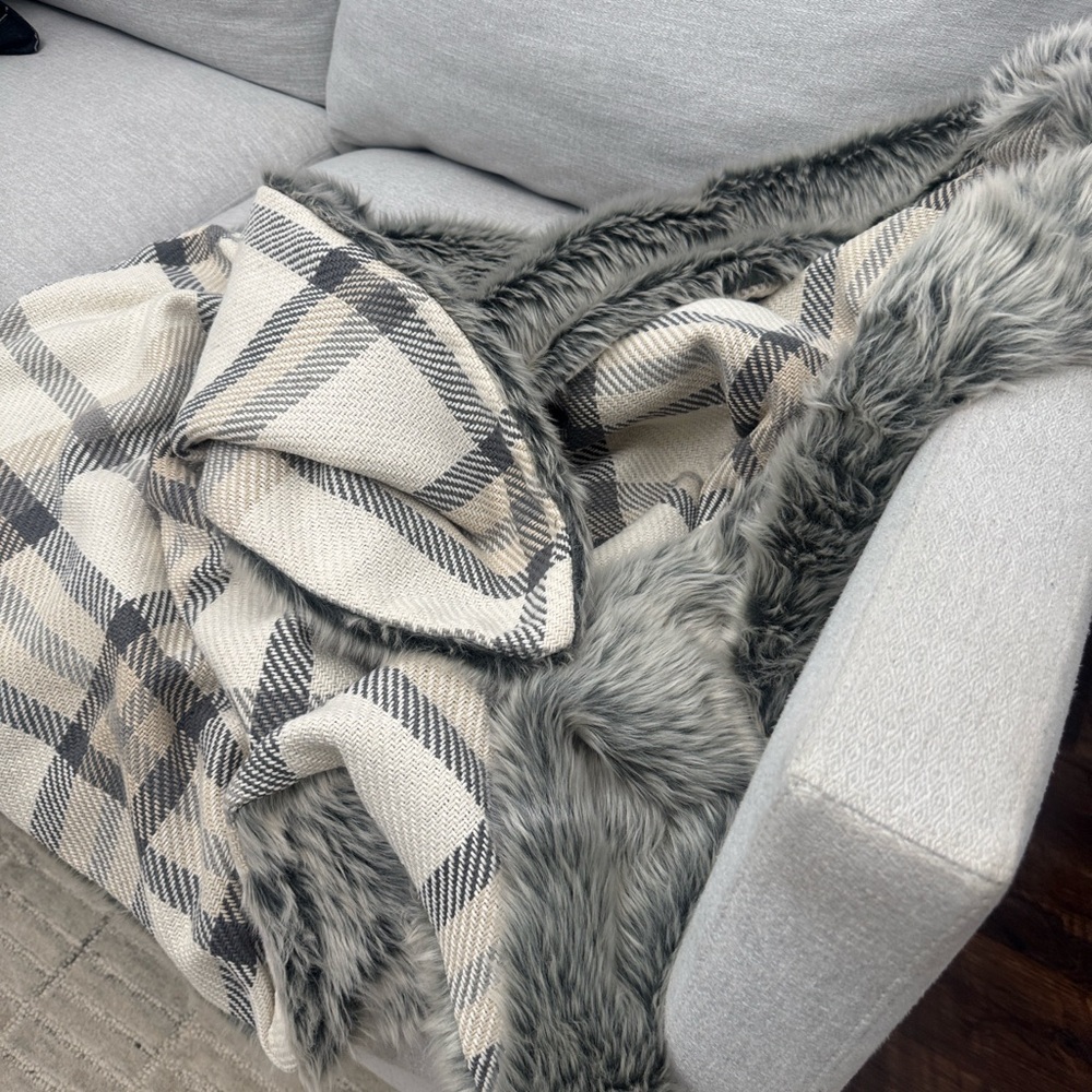Pottery Barn nottingham faux fur plaid throw - Picture 3 of 3